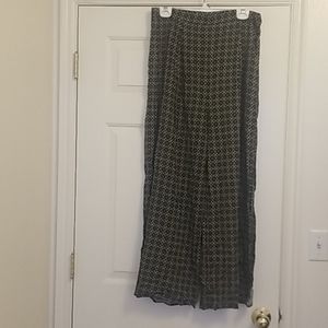 Nwt pant size 1x with side slit brandnew